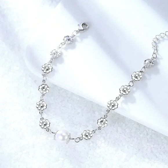 Dainty 925 Sterling Silver Flower & Pearl Bracelet - Picture 4 of 5
